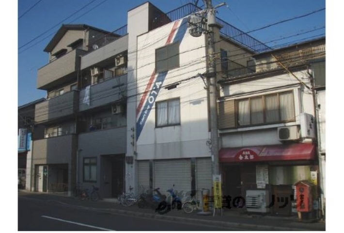 京都市下京区西七条北月読町のマンションの建物外観