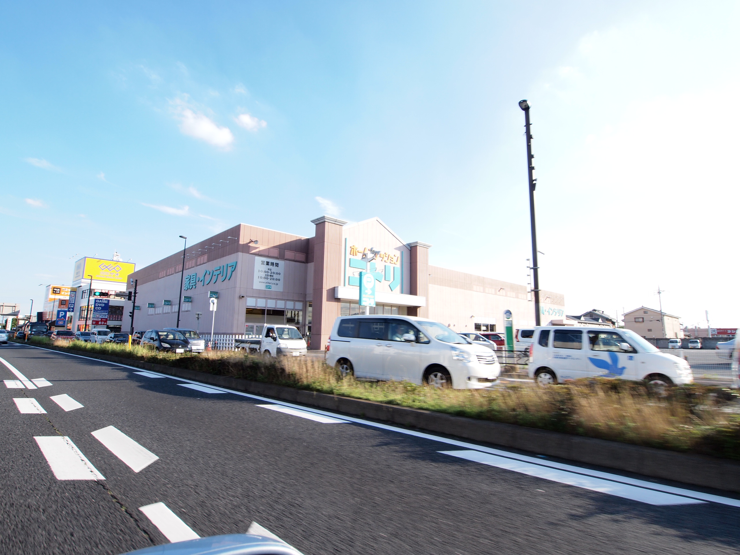 ショッピングセンター　ニトリ前橋荒牧店（ショッピングセンター）まで369m