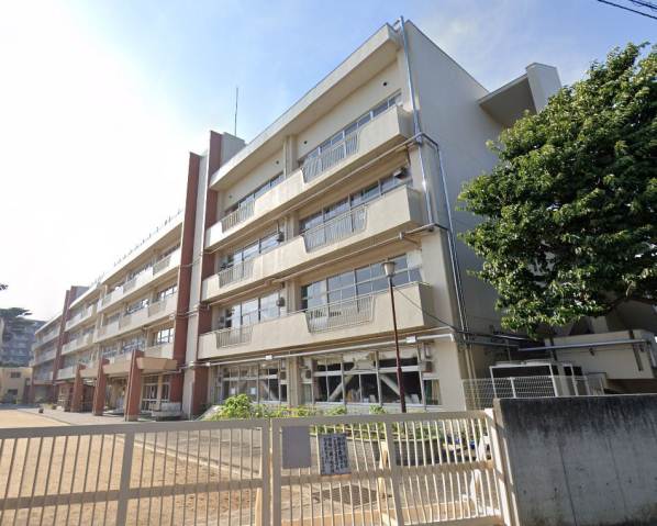 小学校　調布市立上ノ原小学校（小学校）まで590m
