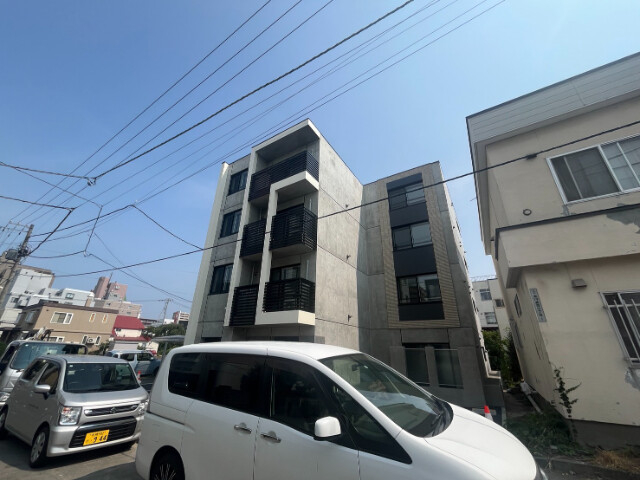 札幌市中央区南十九条西のマンションの建物外観