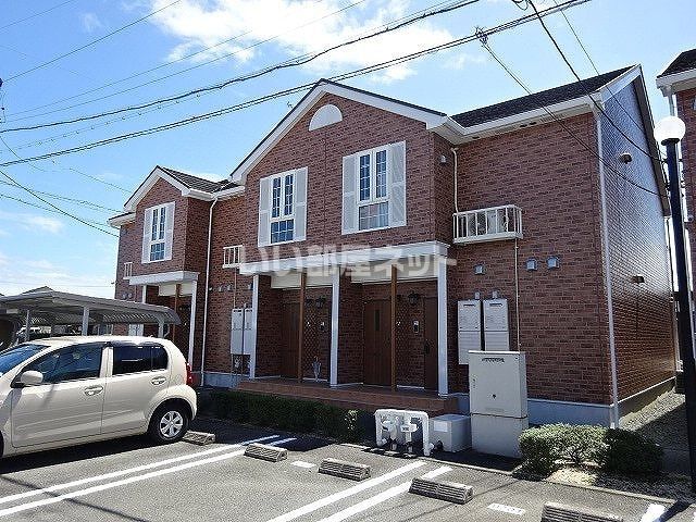 【伊勢市御薗町上條のアパートの建物外観】