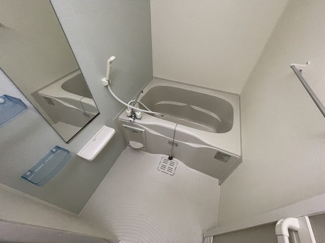 バス・シャワールーム　落ち着いた空間のお風呂です