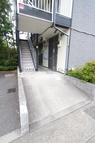 【鎌倉市常盤のマンションのエントランス】