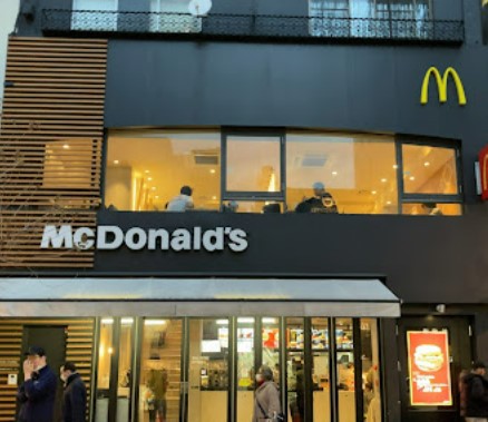 飲食店　マクドナルド麻布十番店（飲食店）まで321m