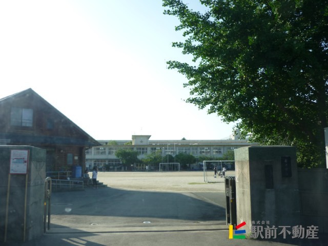 小学校　春日北小学校（小学校）まで700m