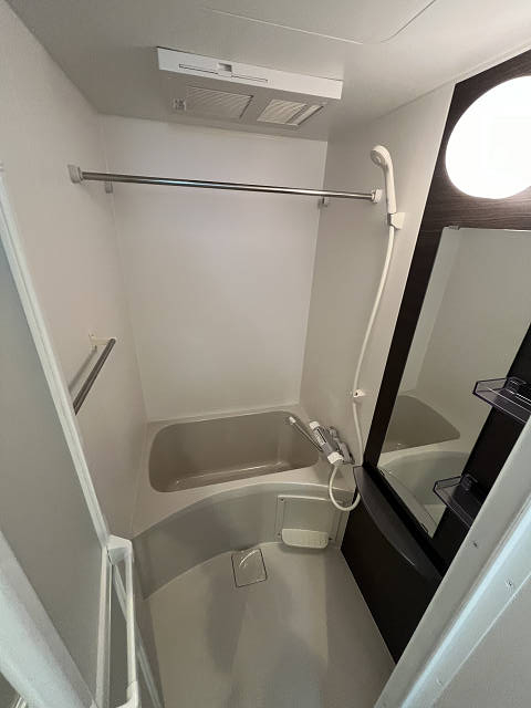 バス・シャワールーム　落ち着いた空間のお風呂です