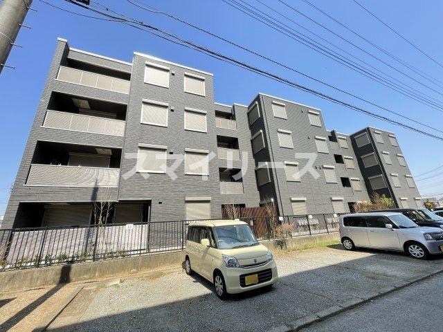 【流山市東初石のマンションの建物外観】