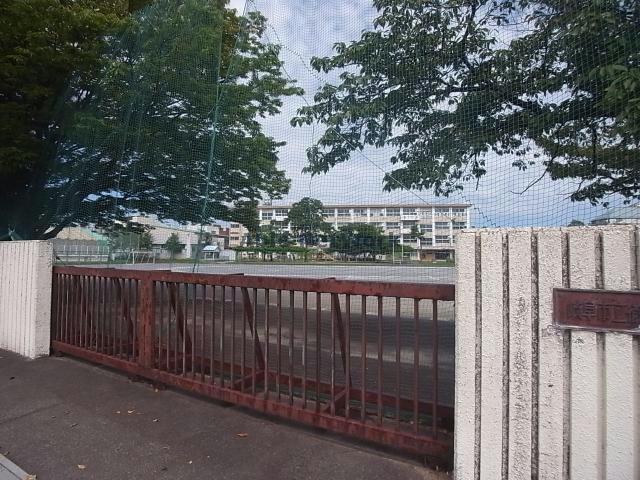 【岐阜市久保見町のマンションの小学校】