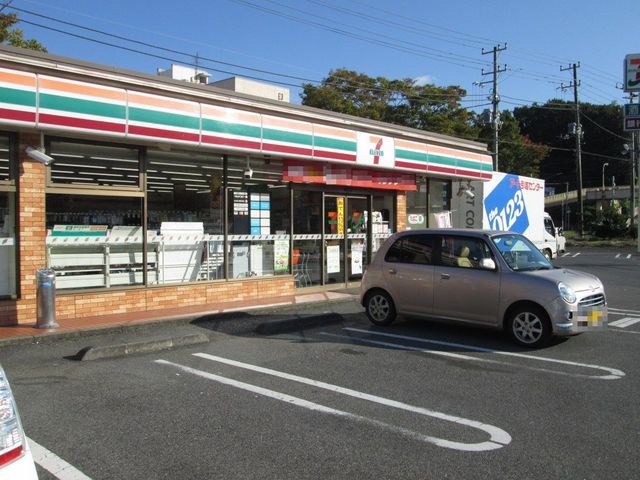 コンビニ　セブン-イレブン 有秋台店（コンビニ）まで550m