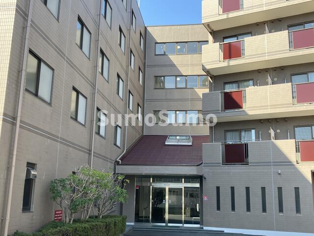 エントランス　高級感あるタイル貼り?