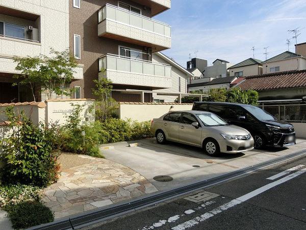 【ファイブコート上野芝の駐車場】