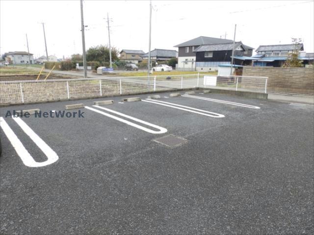 【カレントIIの駐車場】