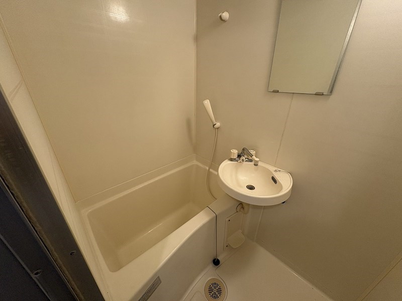 バス・シャワールーム　清潔感のあるお風呂で一日の疲れを癒しましょう。