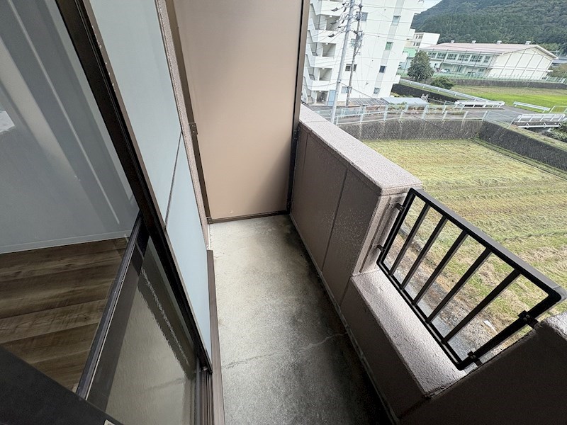 バルコニー　南向きのバルコニーですので、陽当たり良好です。