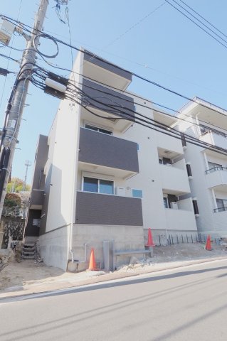 広島市安佐南区長束西のアパートの建物外観