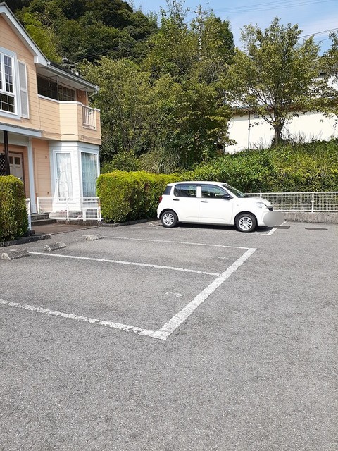 【クレアールIの駐車場】