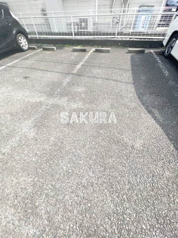 【横浜市緑区三保町のアパートの駐車場】