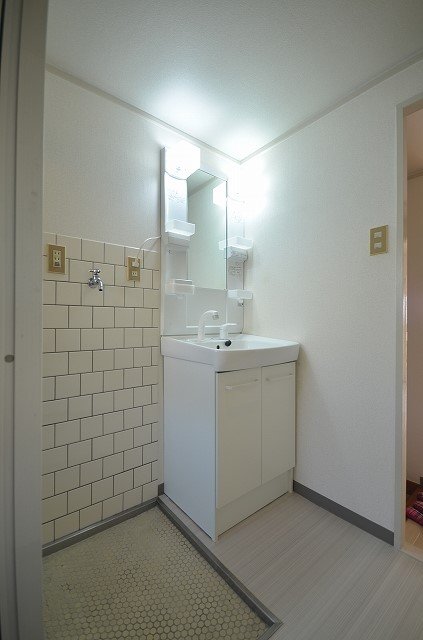 洗面設備　同物件、別号室の写真です