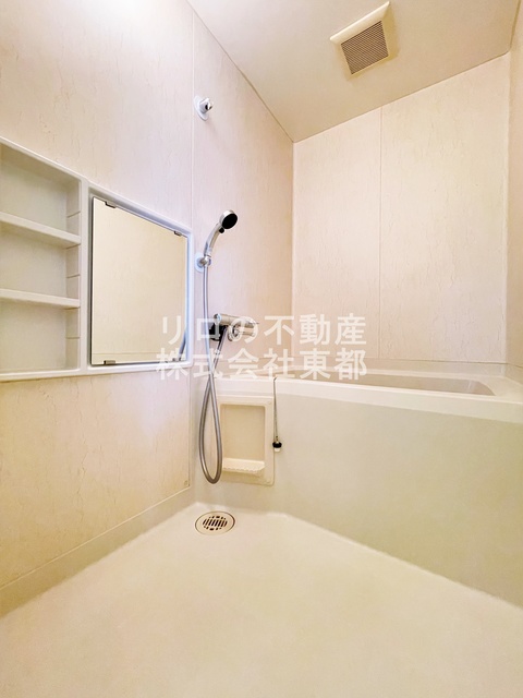 バス・シャワールーム　足が伸ばせる広々バスタブでリラックス♪