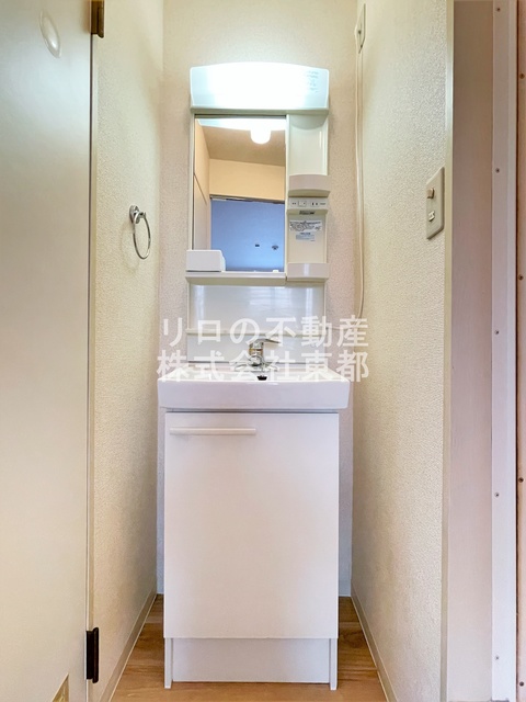 洗面設備　嬉しい洗面台は独立タイプ！