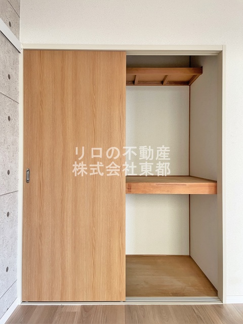 収納　押入れタイプは奥行がある収納力！