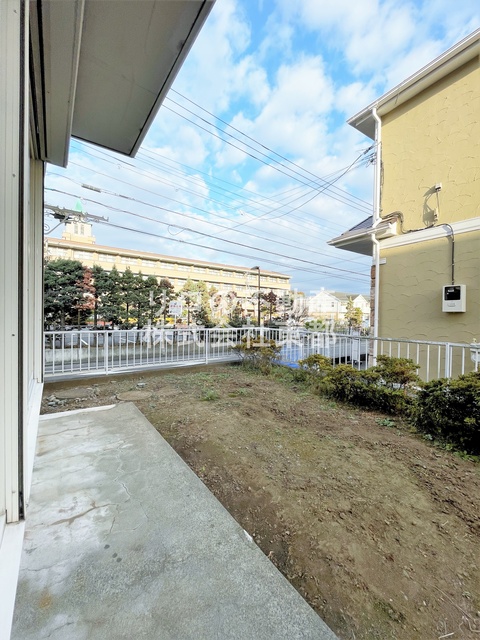 バルコニー　お天気のいい日は外干しもできますね！！