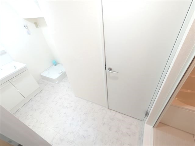 洗面設備　広々とした脱衣所