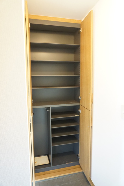 玄関　大容量のシューズボックスです☆