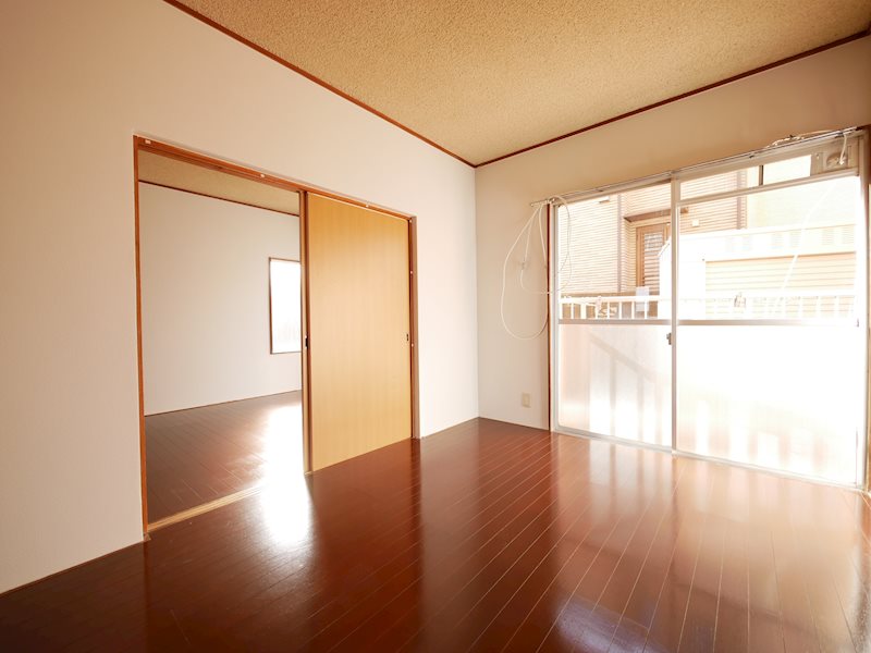 居室・リビング　西側洋室６帖