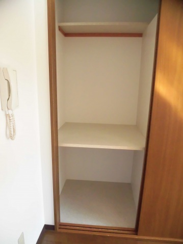 収納　写真は別号室のものです。