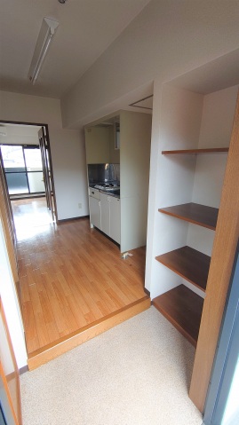 玄関　写真は別号室のものです。