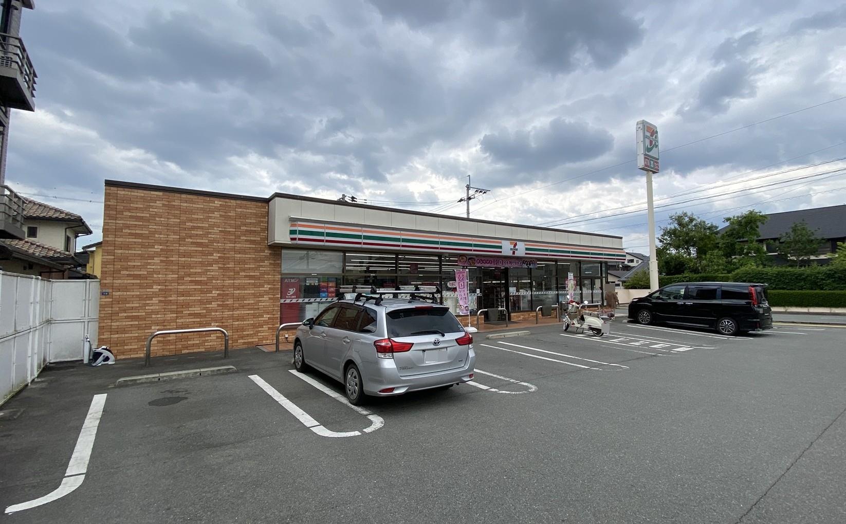 コンビニ　セブンイレブン熊本東野4丁目店（コンビニ）まで518m