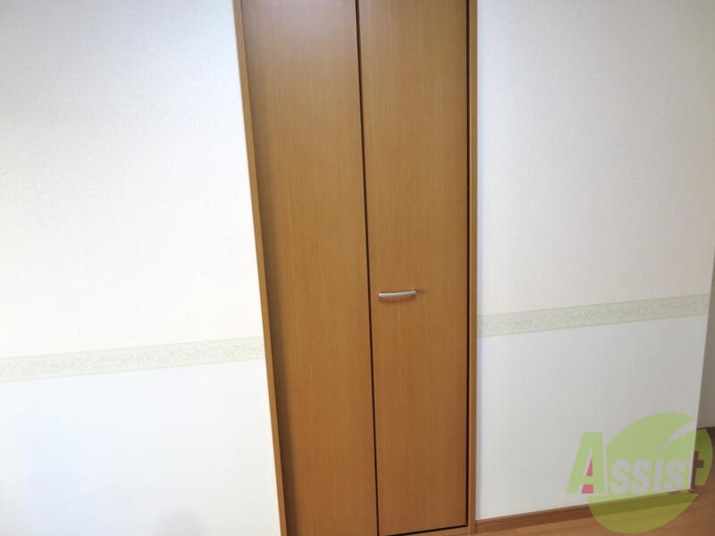 収納　収納もあって、お洋服もきれいに収納できそうですね。