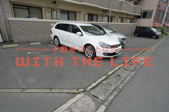 駐車場　車をお持ちの方に嬉しい駐車場付きの物件です