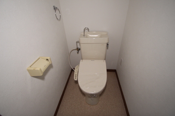 トイレ　別号室写真です