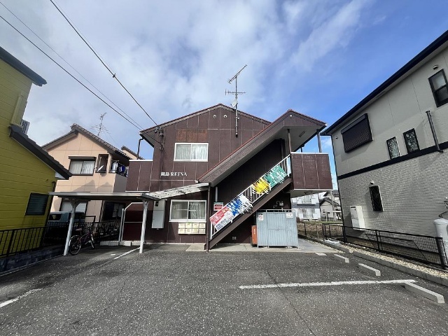 建物外観　２階建てのコーポ