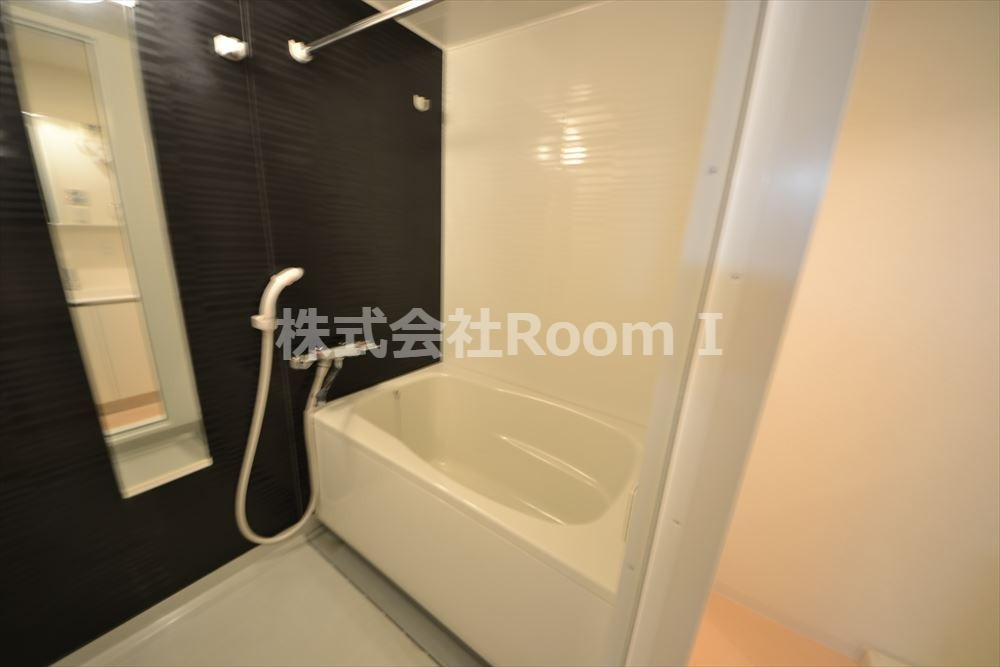 バス・シャワールーム　コンパクトで使いやすいお風呂です