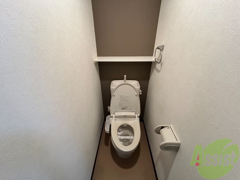 トイレ　トイレは温水洗浄便座でウォシュレット付きで快適です。