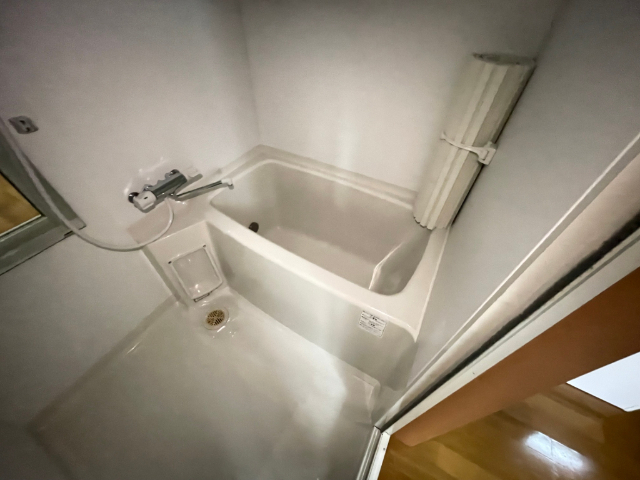 バス・シャワールーム　追い焚き付きです。