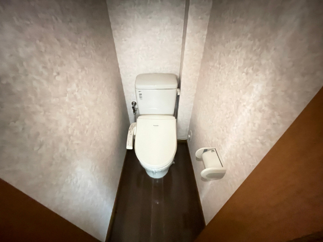 トイレ　温水洗浄便座付きです。