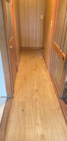 その他部屋・スペース　廊下です。奥にトイレ、洗面所、洗濯機置き場、お風呂があります