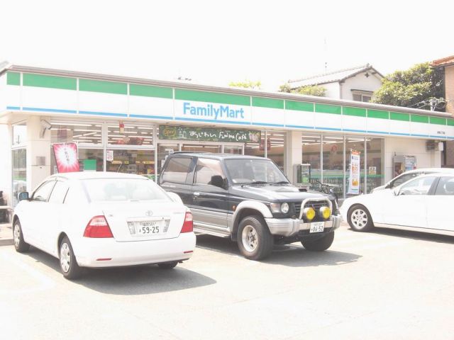 コンビニ　ファミリーマート（コンビニ）まで270m