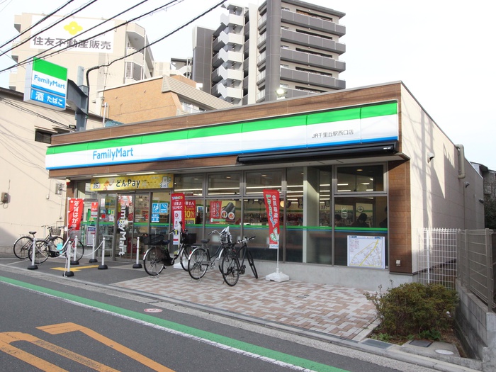 コンビニ　ファミリーマートＪＲ千里丘西口店（コンビニ）まで356m