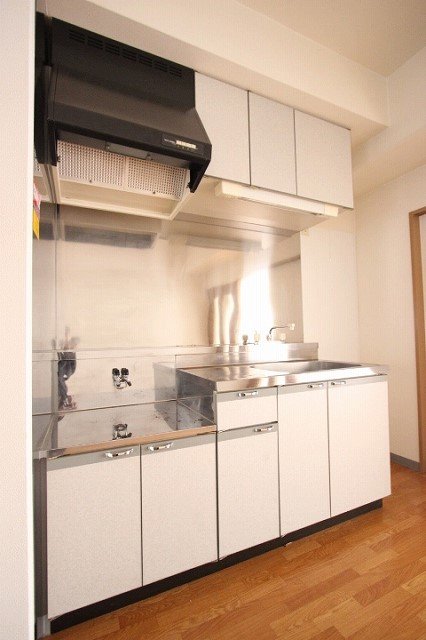 キッチン　同物件別号室の写真