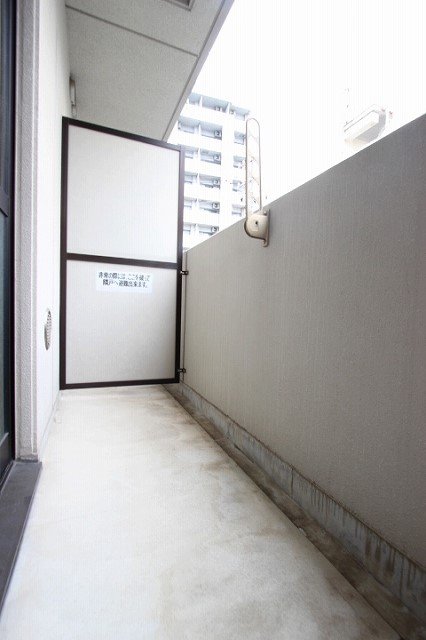 バルコニー　同物件別号室の写真