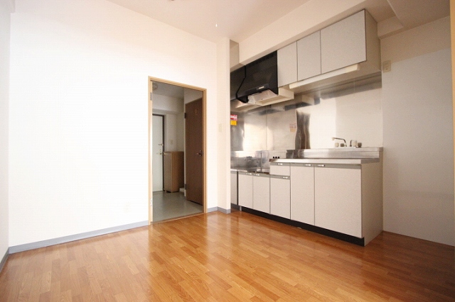 居室・リビング　同物件別号室の写真