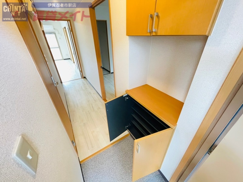 玄関　別部屋同タイプ