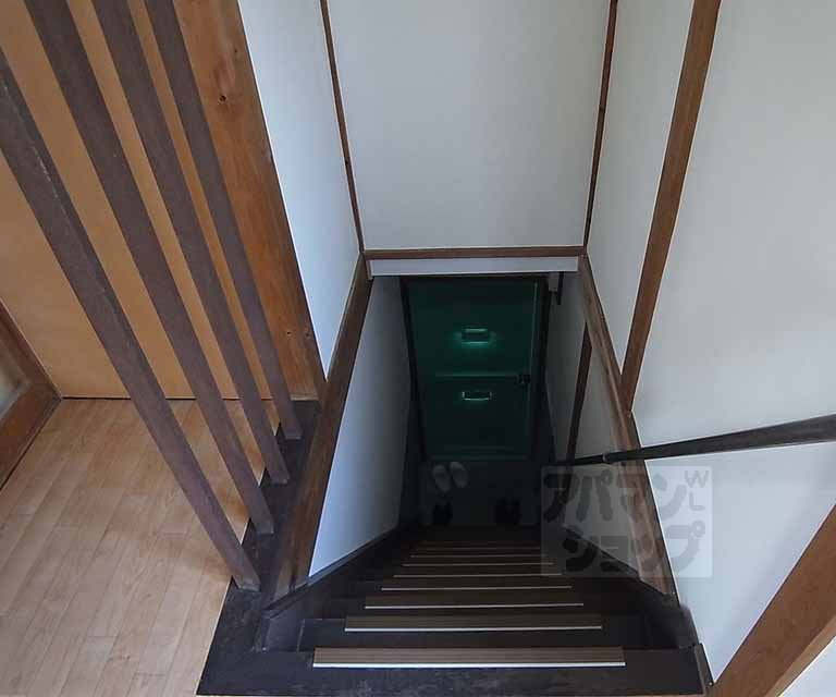 玄関　建物入り口