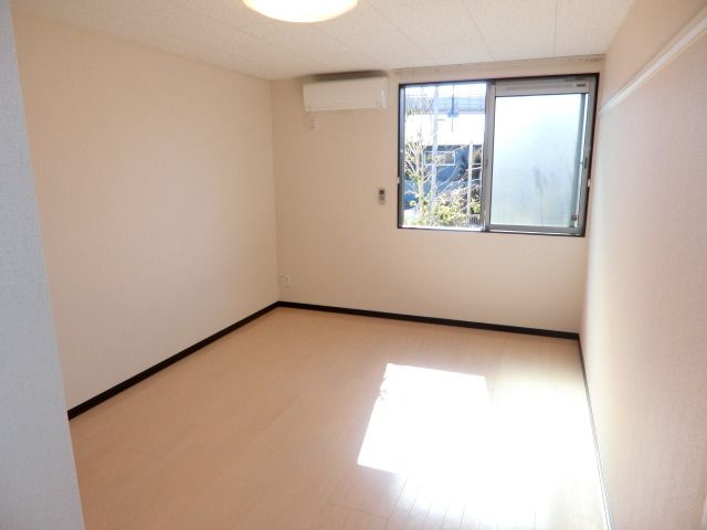 居室・リビング　明るい洋室です！