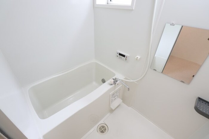 バス・シャワールーム　追い焚き給湯式浴室